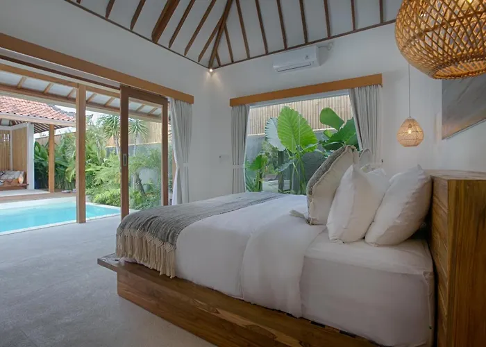 Nina I Villa Uluwatu (Bali)