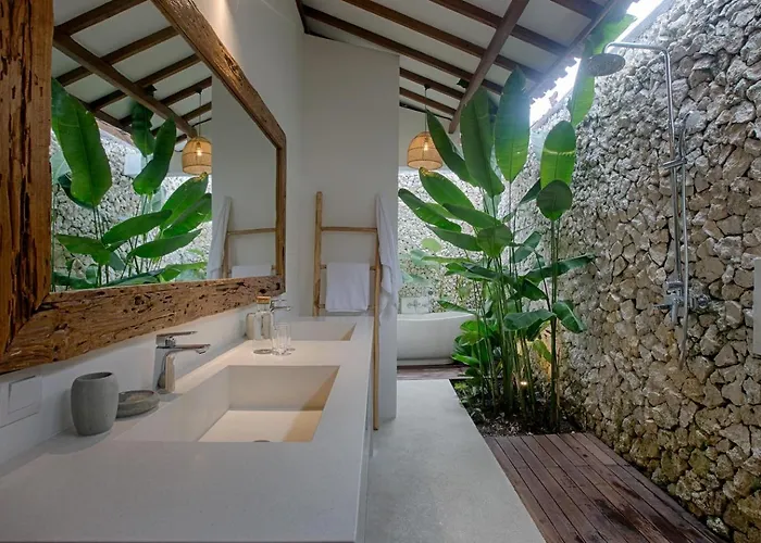 Nina I Villa Uluwatu (Bali)