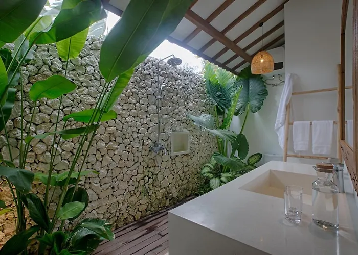 Nina I Villa Uluwatu (Bali)