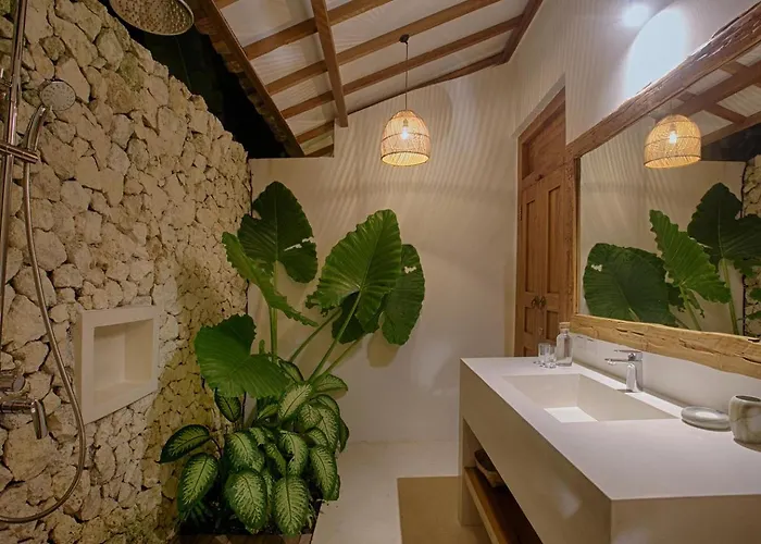 Nina I Villa Uluwatu (Bali)